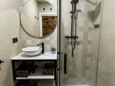Baño Lavabo, espejo y ducha