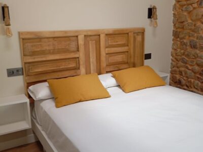 Cama de matrimonio Cama, con cabecero, cojines y colchon