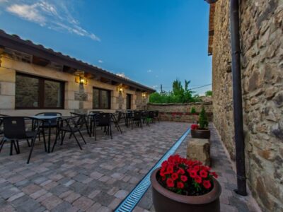 Patio y mesas